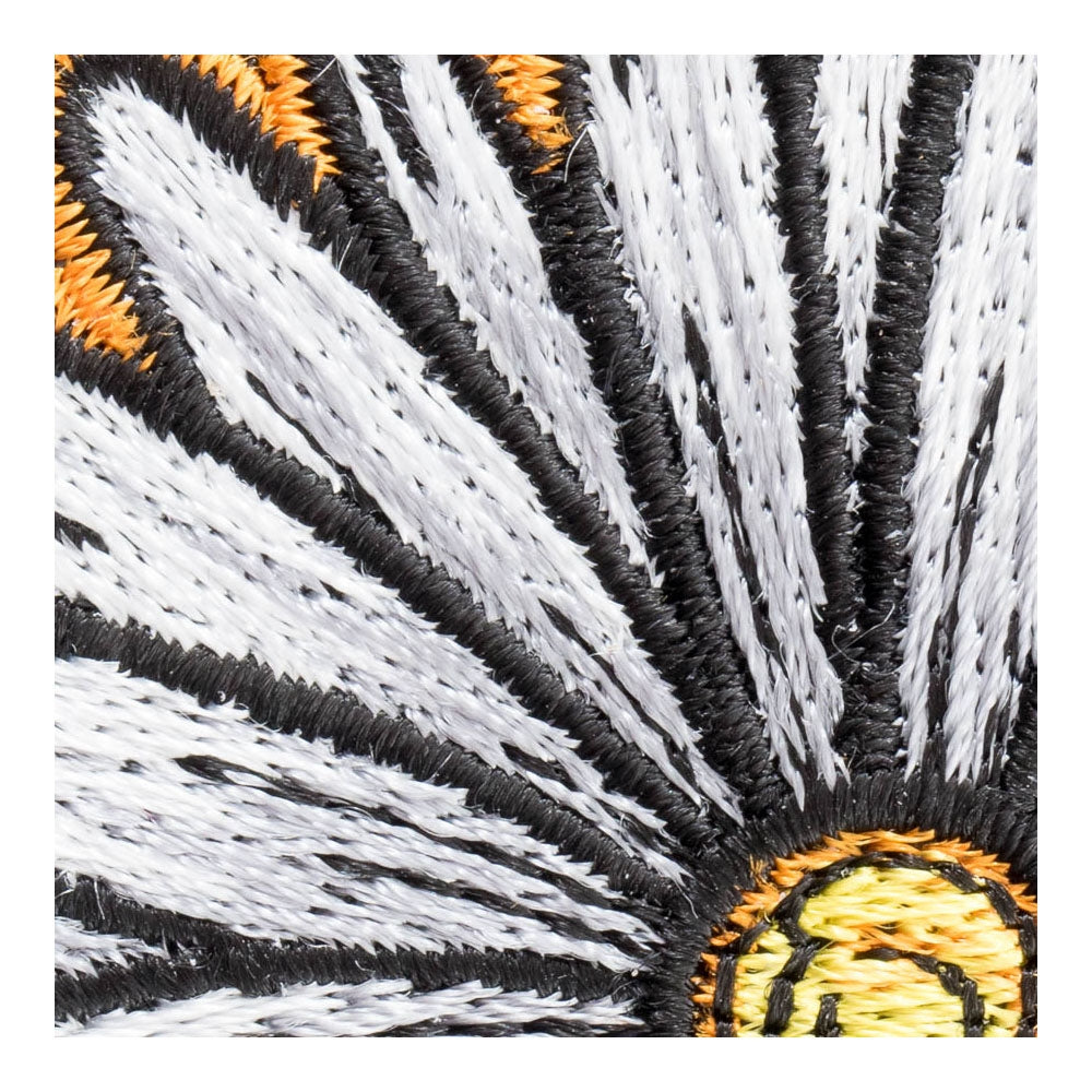 White Daisy Patch, Ladies Flower Patches — detail view 2